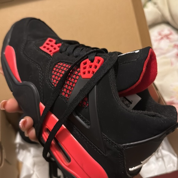 Jordan 4’s red thunders
Worn 2x at the most 
Clean
Size 8.5 - Picture 2 of 3